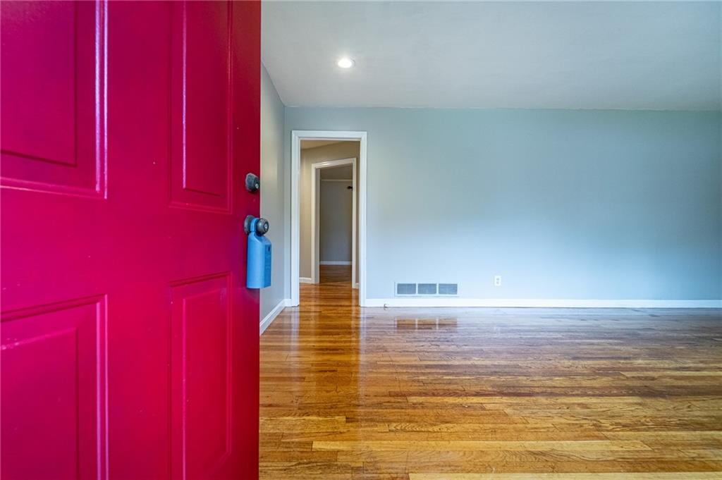 218 Woodview Lane, Smyrna, Georgia image 3