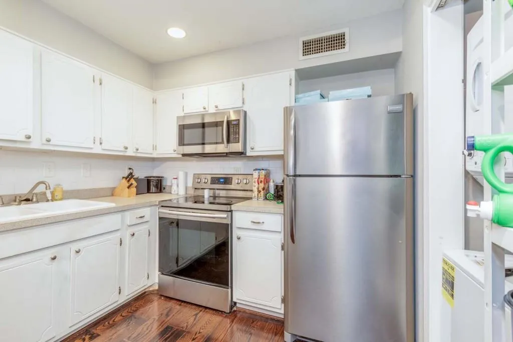 Atlanta, Georgia 30327, United States, 2 Bedrooms Bedrooms, ,2 BathroomsBathrooms,Residential,Active,36408