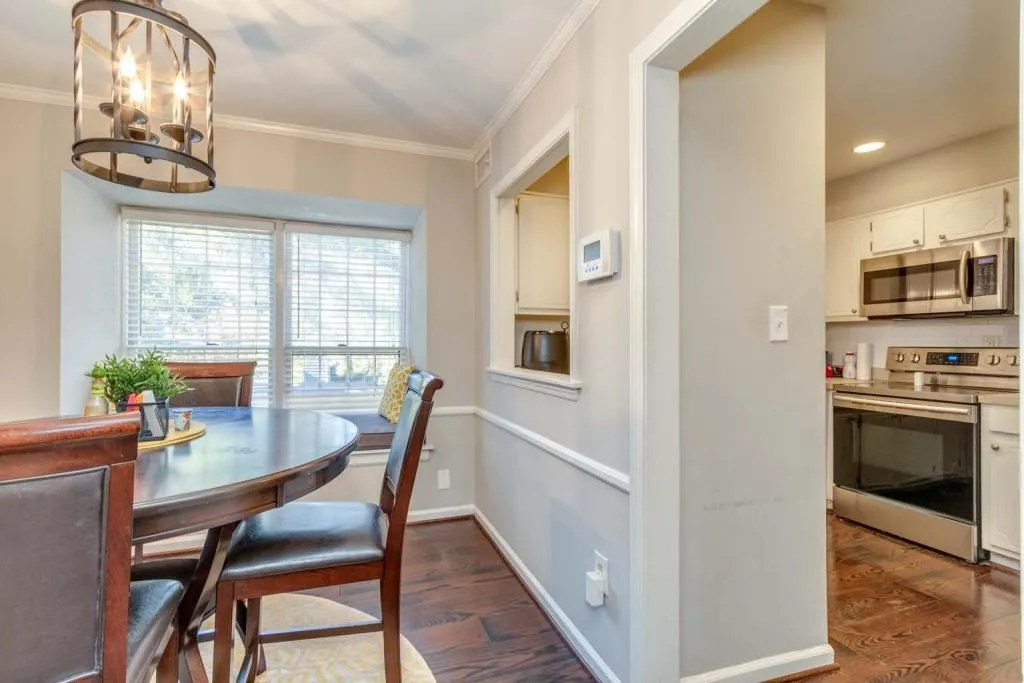 Atlanta, Georgia 30327, United States, 2 Bedrooms Bedrooms, ,2 BathroomsBathrooms,Residential,Active,36408