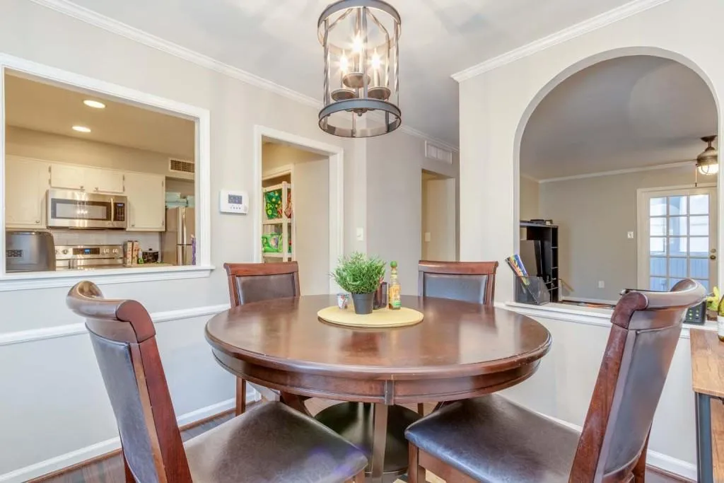 Atlanta, Georgia 30327, United States, 2 Bedrooms Bedrooms, ,2 BathroomsBathrooms,Residential,Active,36408