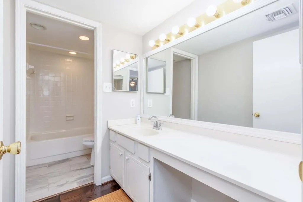 Atlanta, Georgia 30327, United States, 2 Bedrooms Bedrooms, ,2 BathroomsBathrooms,Residential,Active,36408