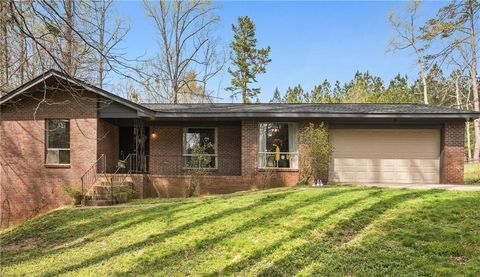 Homes For Sale - 779 Pinehurst Drive<br/> Fairburn, GA 30213