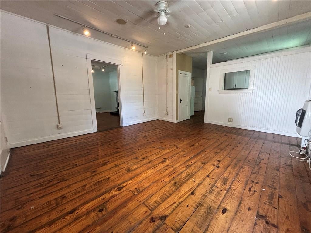 232 Main Street E
