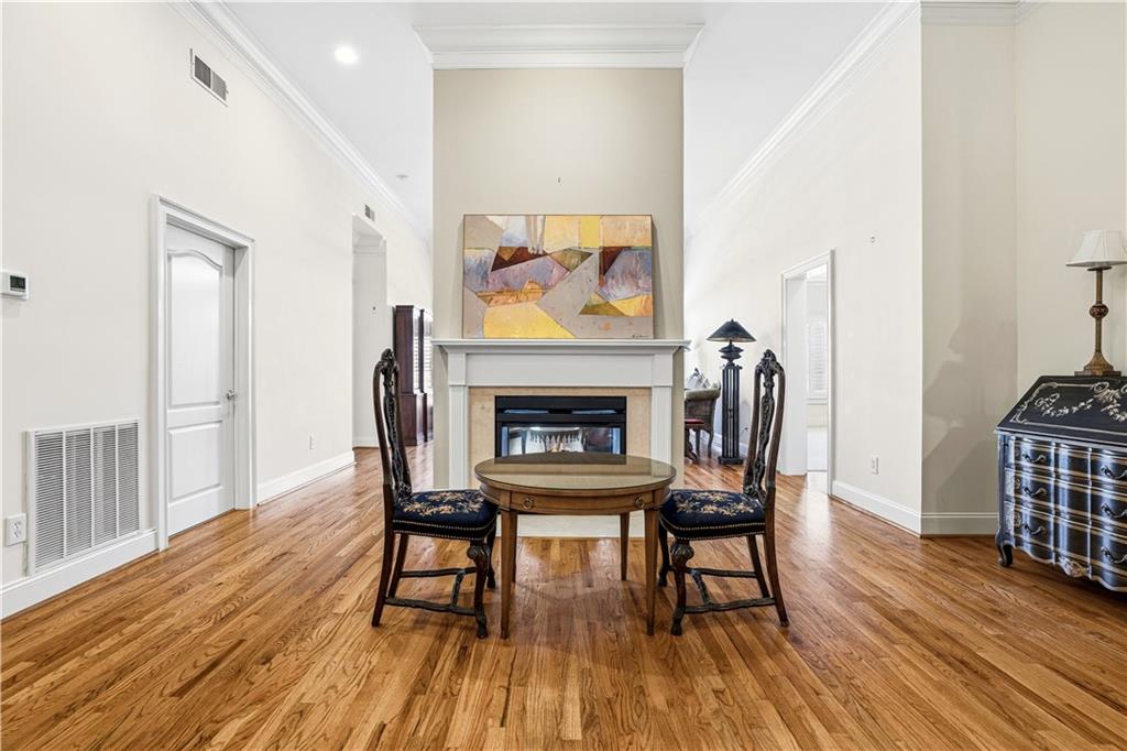 417 Clairemont Avenue 319