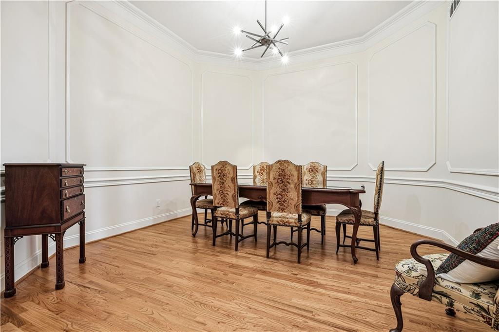 417 Clairemont Avenue 319