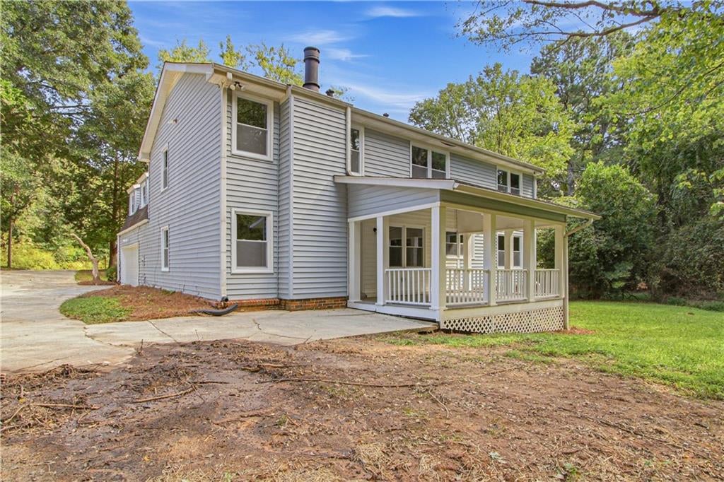 2215 Angela Drive SW