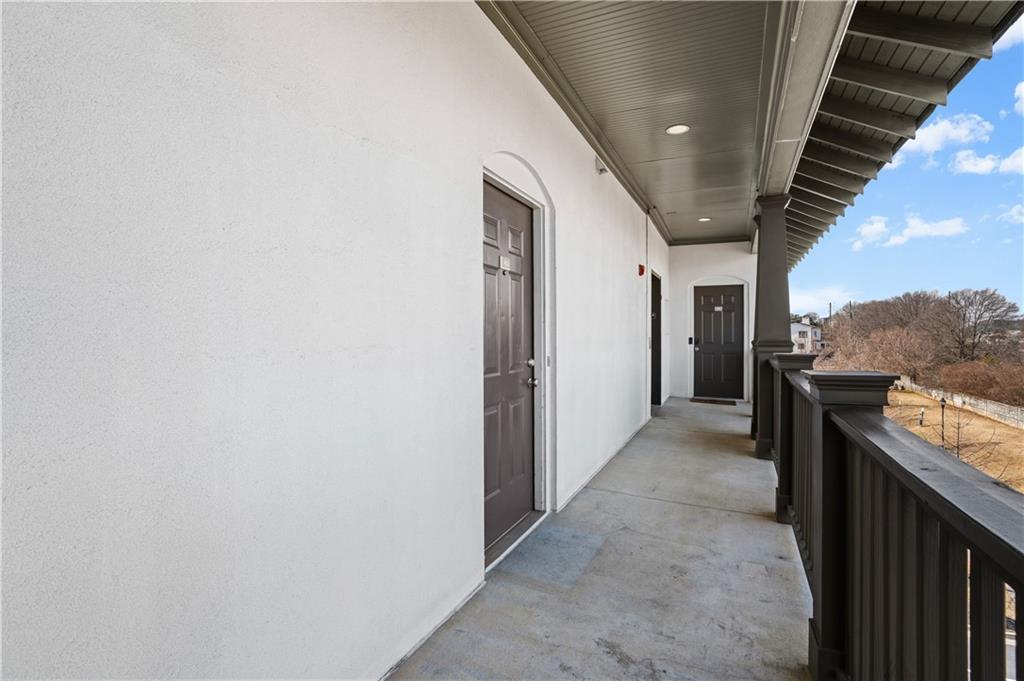 943 N Ormewood Park Drive SE 402