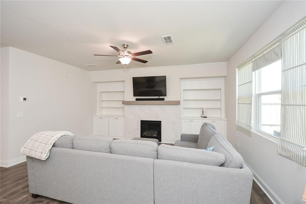 ADDISON POINT - Residential