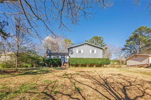 Homes For Sale - 3006 Deshong Drive<br/> Stone Mountain, GA 30087