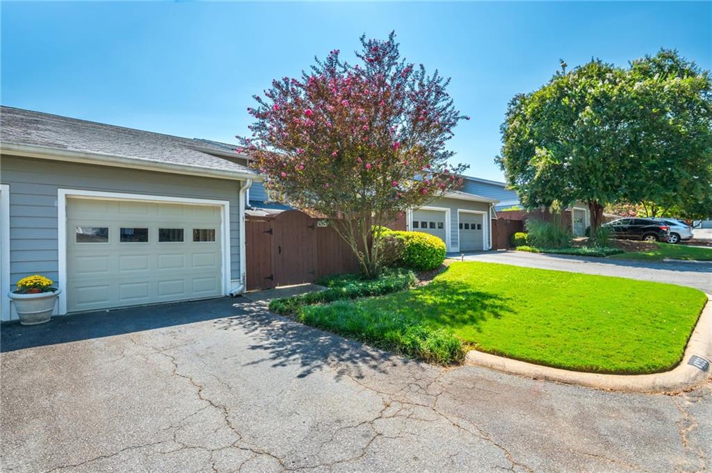 4939 Meadow Lane