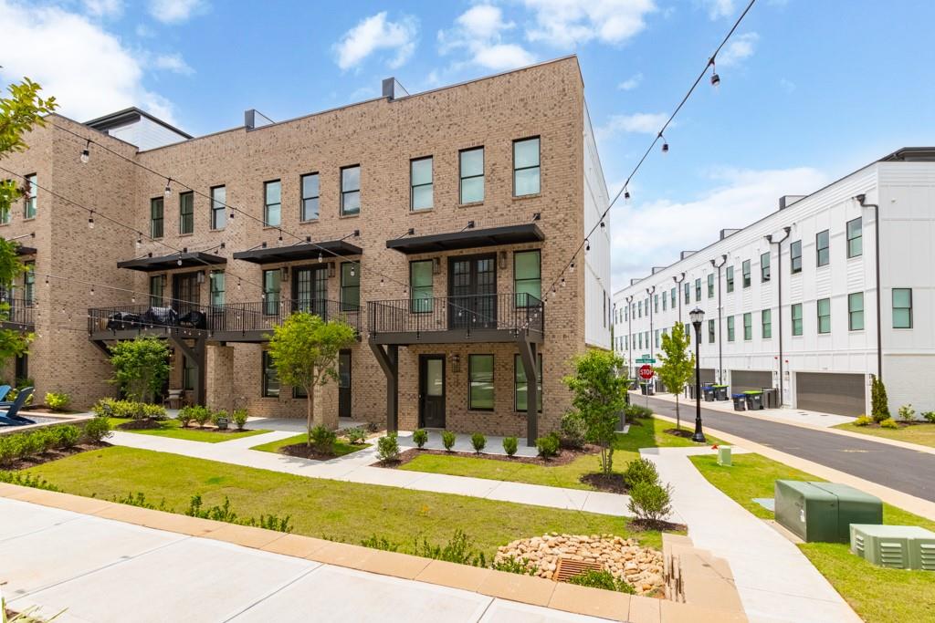 Be the first to occupy this stunning brand-new construction end unit townhome at Ten 29 West! This sleek 4 story modern townhome overlooks the central courtyard and boasts a fabulous private roof top terrace with skyline views. Ten 29 West is located directly on the new Westside trail extension of the beltline. Enjoy the expansive stretch of walking and biking trails of the beltline just beyond the residents secured access gate. The westside is booming with premier developments such as Echo Street west, Project Granite, and Westside paper. This location is unbeatable! Just imagine living life in the heart of west midtown close to hot attractions such as Westside motor lounge, Atlantic Station, Interlock, Mercedes Benz stadium, State farm area, Centennial Yard, World of Coca- Cola and so much more!
Natural sunlight fills every room of this 3-bedroom 3.5 bath luxury town home. The home is well appointed with rich espresso hardwood floors, chic lighting, ceiling fans and one touch blinds throughout the living spaces. Entertaining friends will be a breeze with your large open living room and kitchen concept. Massive kitchen island with high end waterfall granite is the perfect spot to lay out the buffet! Stay organized with ample soft close cabinetry, pantry, and additional closet space. Dine al fresco on your second-floor deck just off the breakfast area. All bedrooms have a full bathroom attached making this the ideal roommate floor plan. All bathrooms are equipped with luxury tile, granite vanities, chic lighting and walk in closets. Brand new refrigerator, washer and dryer have been installed by the owner for your convenience. Don’t miss the chance to be the very first resident of this luxury lease opportunity in Ten29 West! Leasing Brokers commission is $2000.00!!