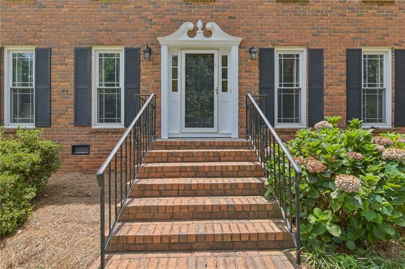 2412 Meadowglen Trail