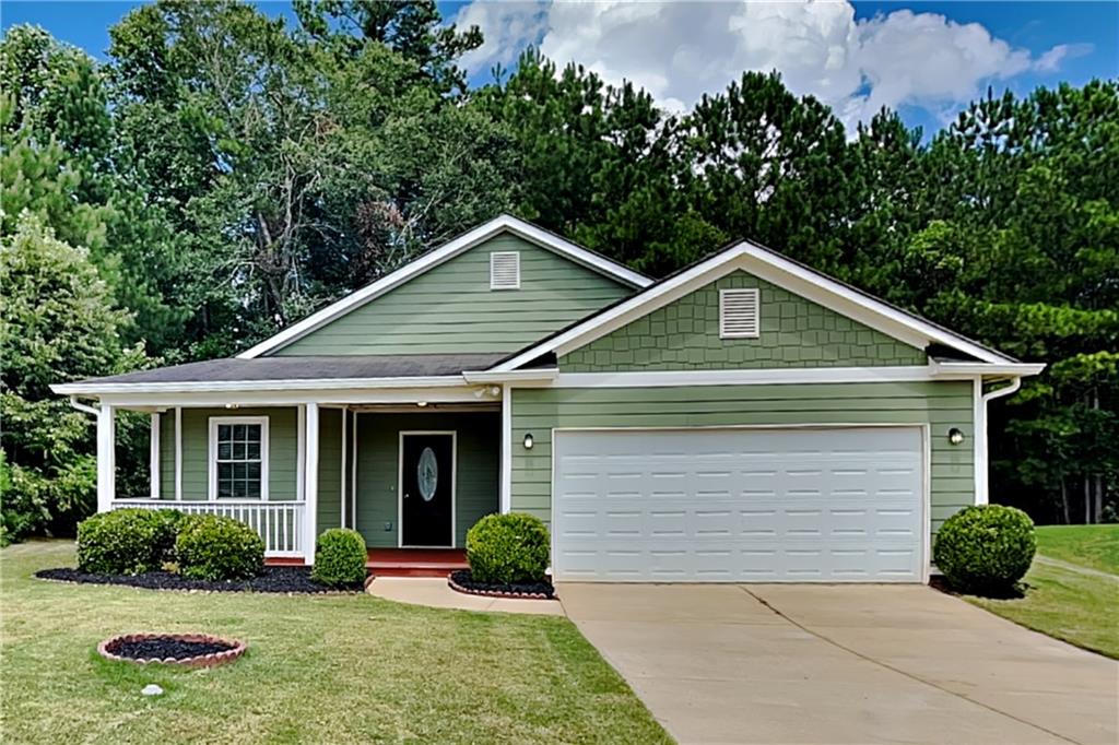 Charming 3 bed, 2 bath, 1,731 sq ft home in Dallas! Open kitchen concept with updated counters and a spacious living room. Primary suite with attached bathroom. Spacious backyard, great for gatherings! Pets accepted on a case by case basis. Additional admin fees apply. The Fireplace is decorative. Schedule your showing today! This home is as-is.
LEASE TERM:1-2 years
This home may be located within a Homeowners Association (HOA) community. If so, residents will be responsible for adhering to all HOA rules and regulations. Please contact your agent or landlord's agent for more information.