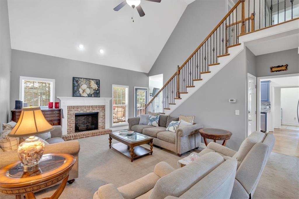 76 Colonial Circle NW