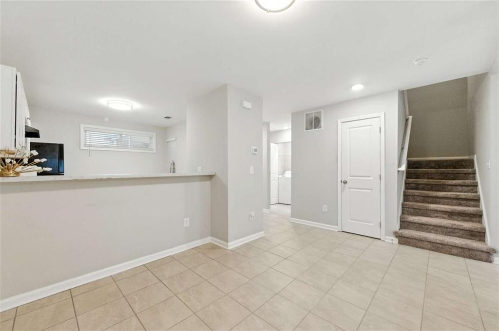 City convenience with Suburban feel! Lease this SPACIOUS 3bd townhome TODAY and be close to it all! Highway, restaurants, downtown ATL, Marta commuter system and MORE! The interior has been recently renovated; complete with washer/dryer and fridge! Schedule a viewing today...and MAKE IT HOME!!