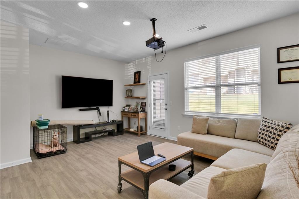 2039 Bayrose Circle
