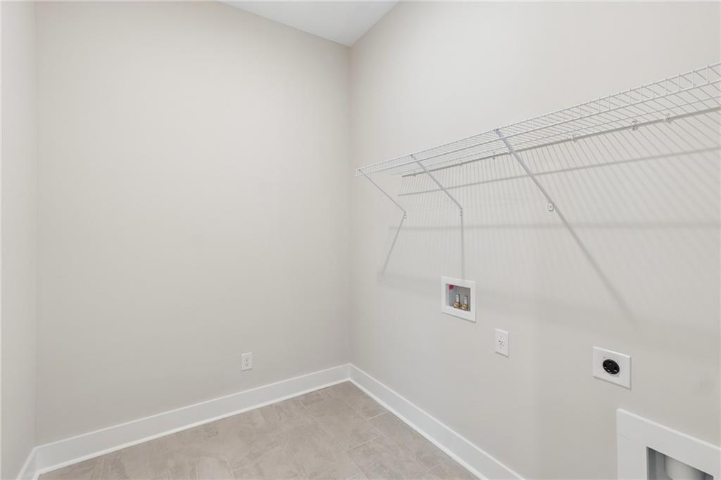 568 Barnfield Way