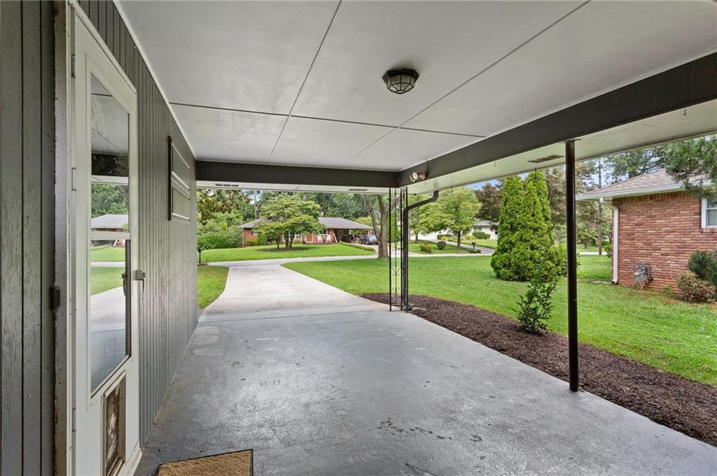 2416 Elmwood Circle SE