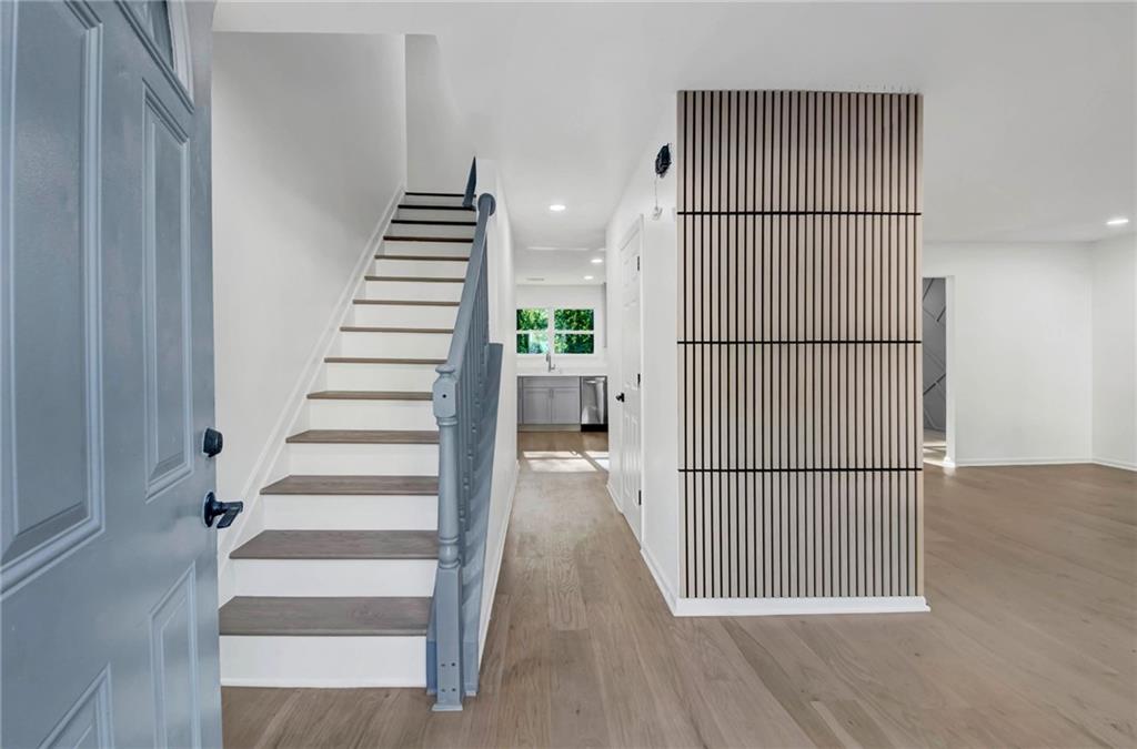 910 Forest Path