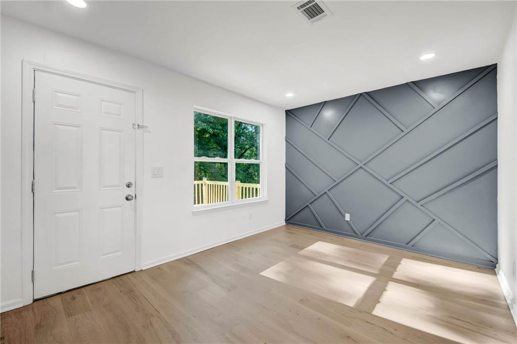 910 Forest Path