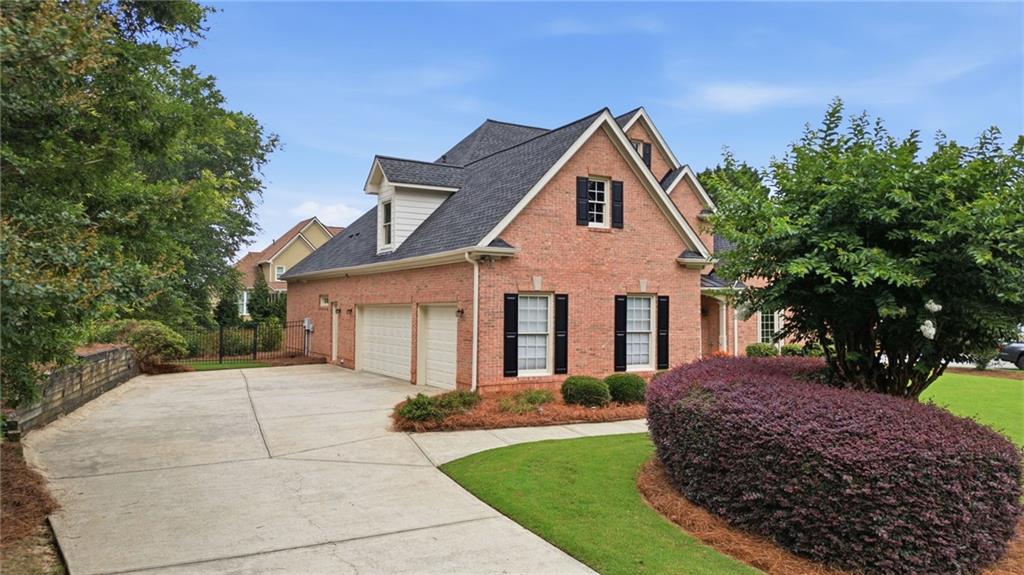 6915 Lancaster Circle