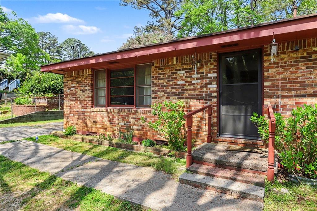 7019 Lakeview Lane