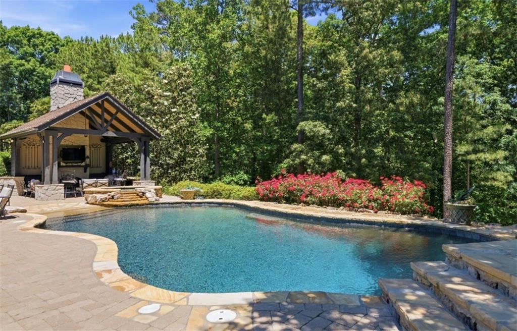 521 Gold Shore Lane