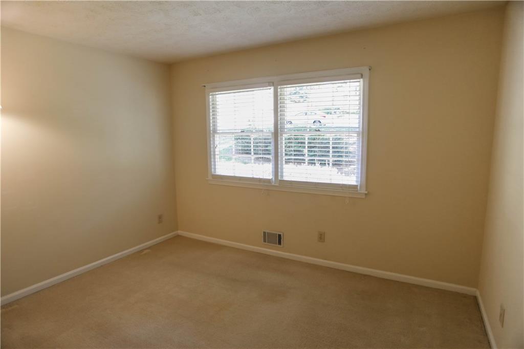 4042 Shady Circle, Lilburn, Georgia image 25