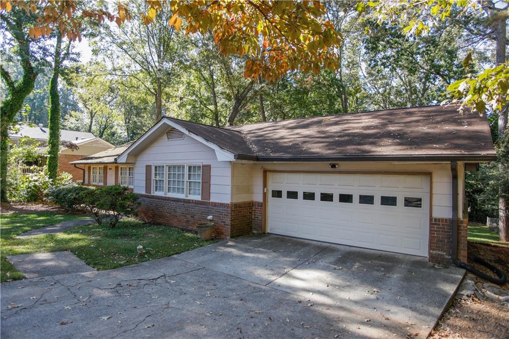 4042 Shady Circle, Lilburn, Georgia image 38