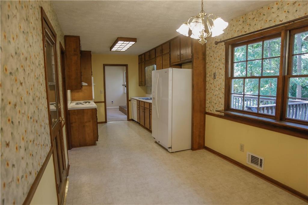 4042 Shady Circle, Lilburn, Georgia image 17
