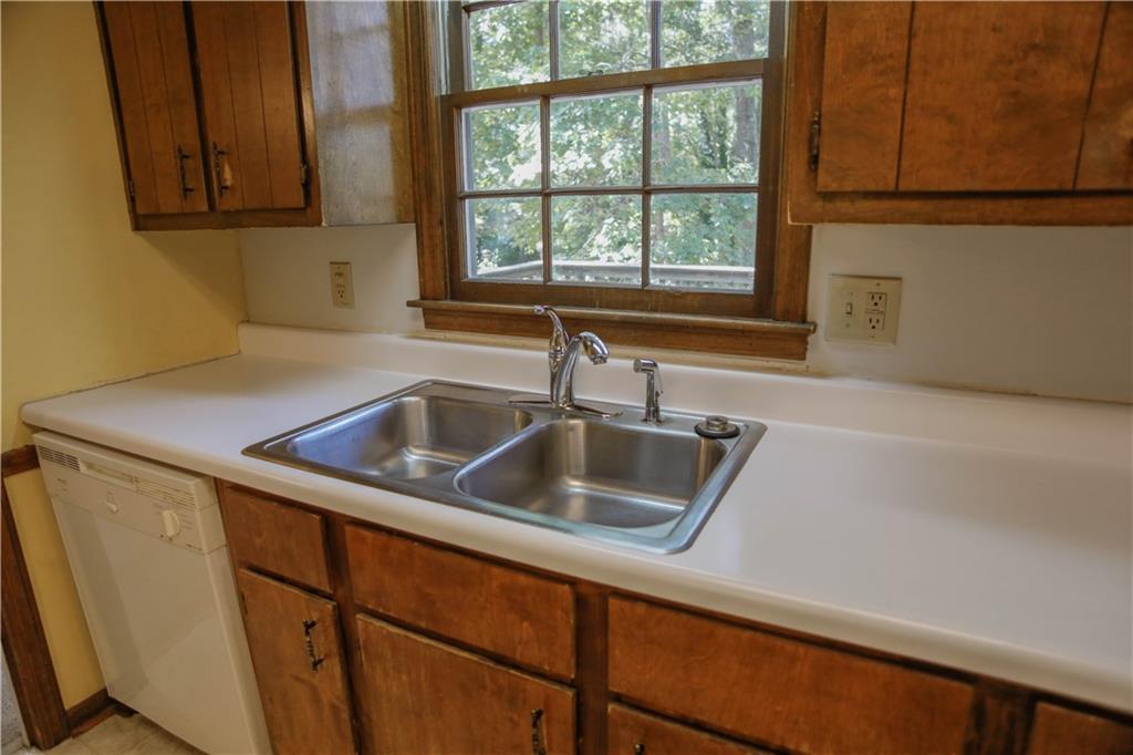 4042 Shady Circle, Lilburn, Georgia image 16