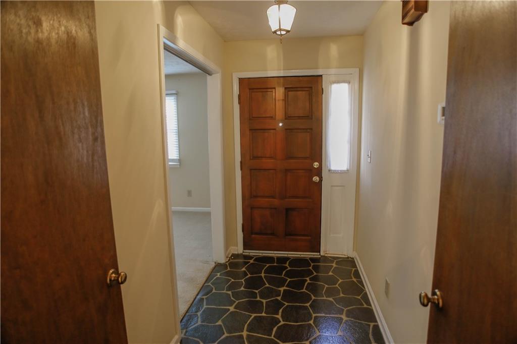 4042 Shady Circle, Lilburn, Georgia image 2