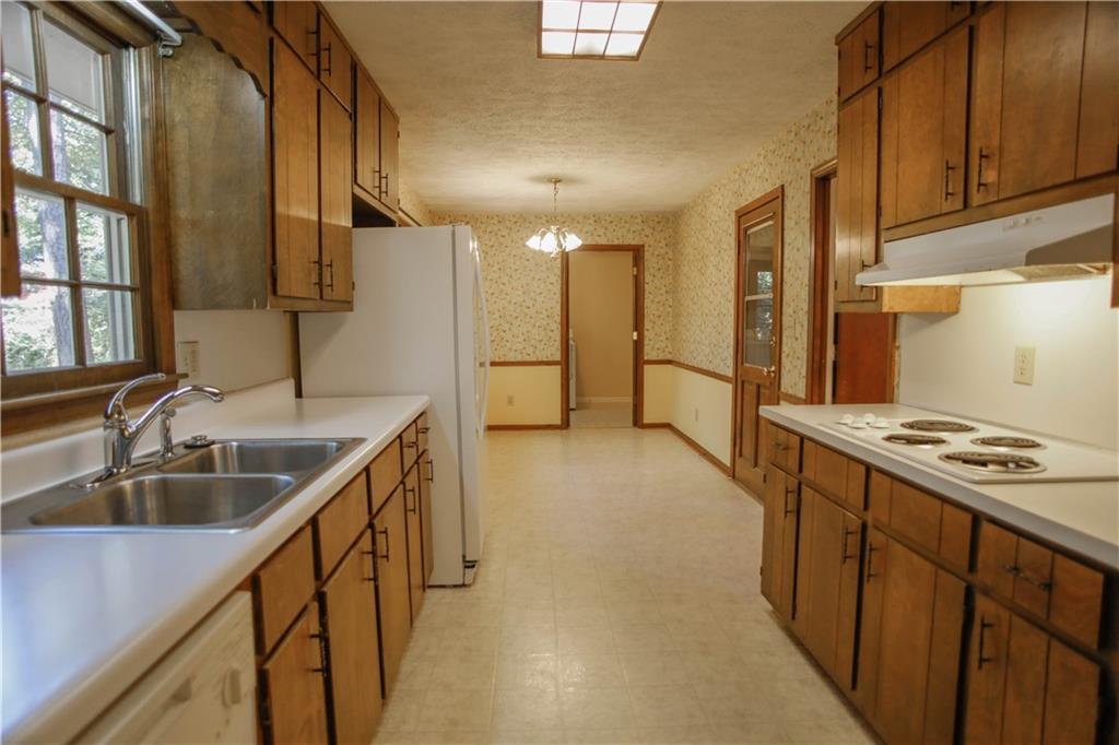 4042 Shady Circle, Lilburn, Georgia image 14