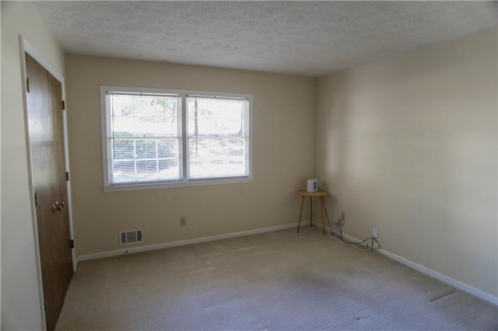 4042 Shady Circle, Lilburn, Georgia image 21