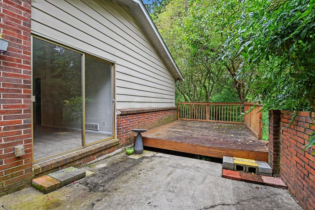 1868 Robinhill Court