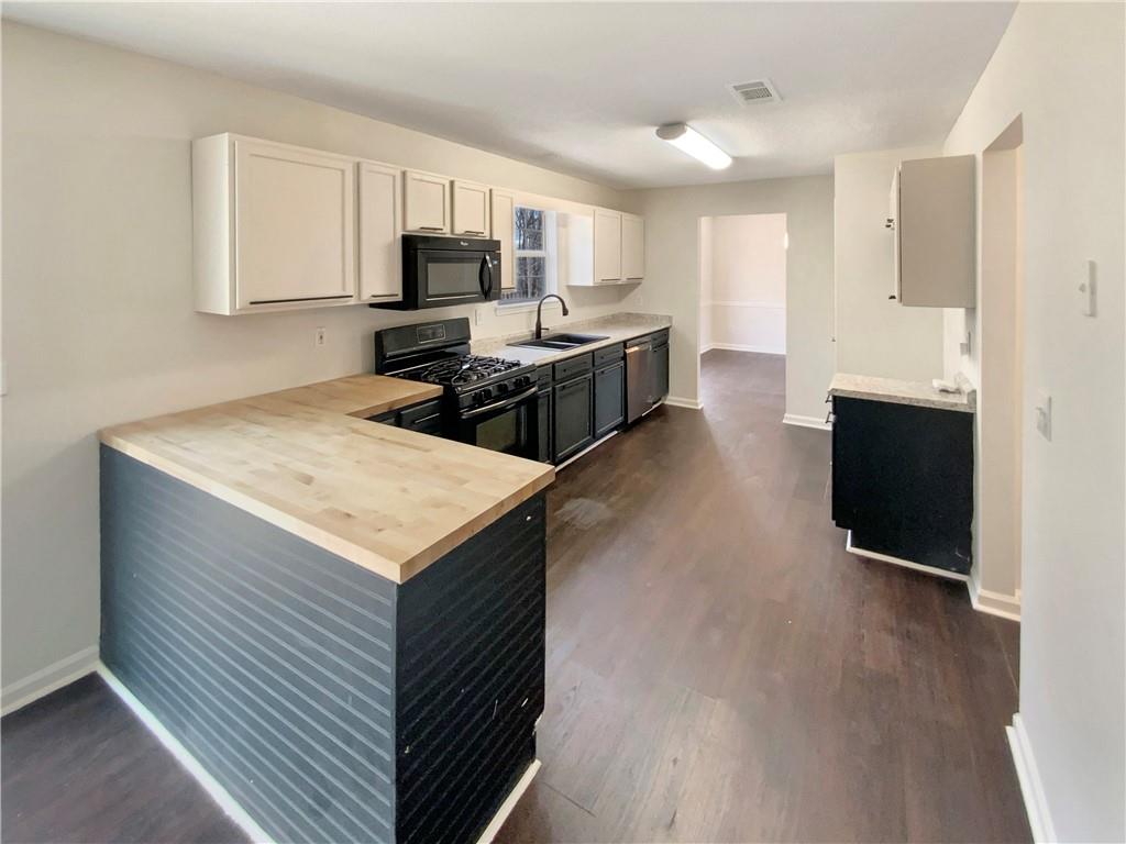 7045 Treeline Drive, Cumming, Georgia image 6