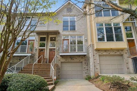 Photo of 1327 Peachtree View NE, Brookhaven, GA 30319 (MLS # 7747919)