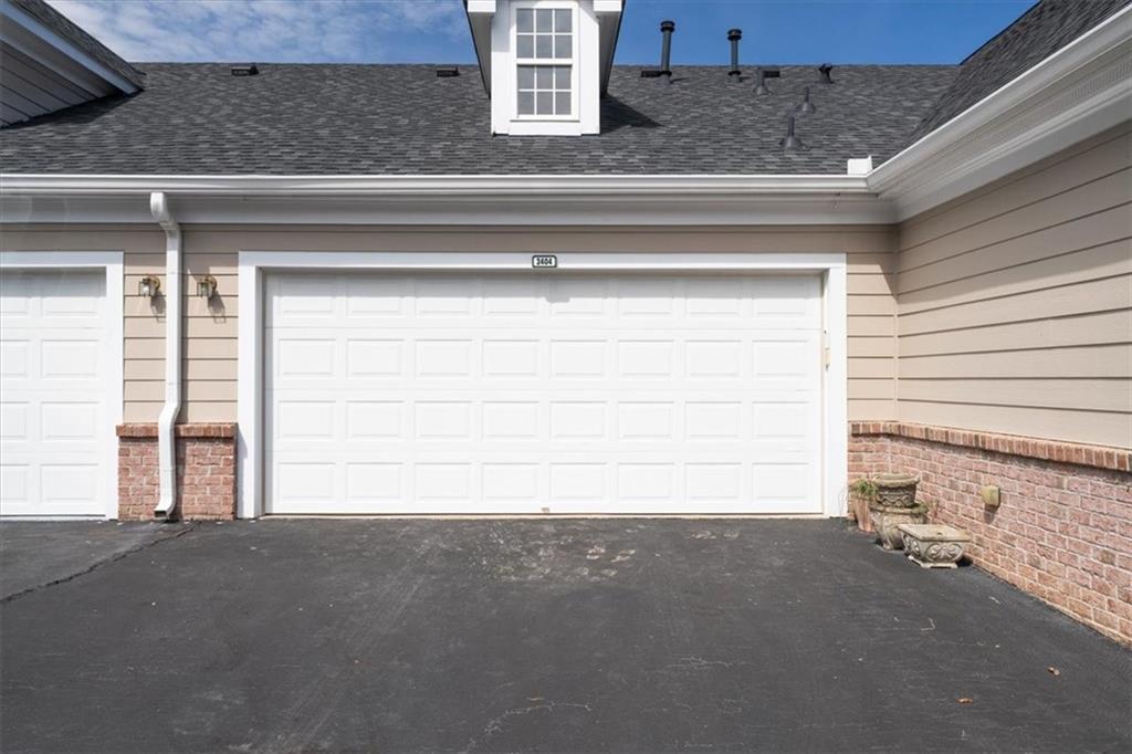 2404 Village Lane 2404