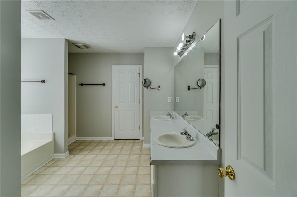 981 Charles Hall Drive, Dacula, Georgia image 16