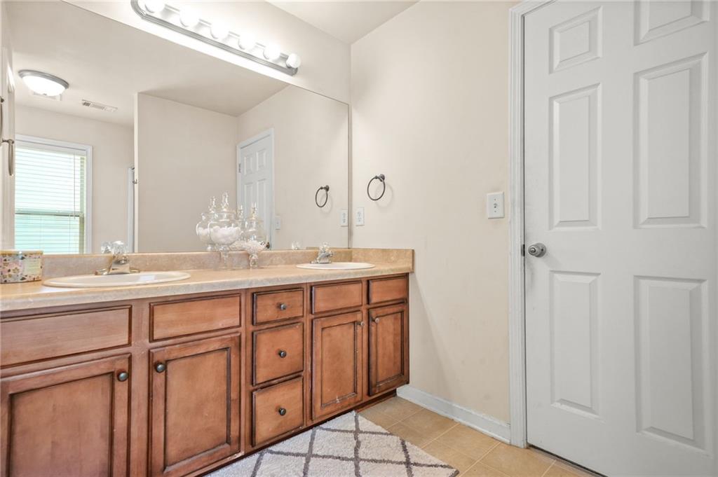 1326 Castleberry Drive, Buford, Georgia image 25