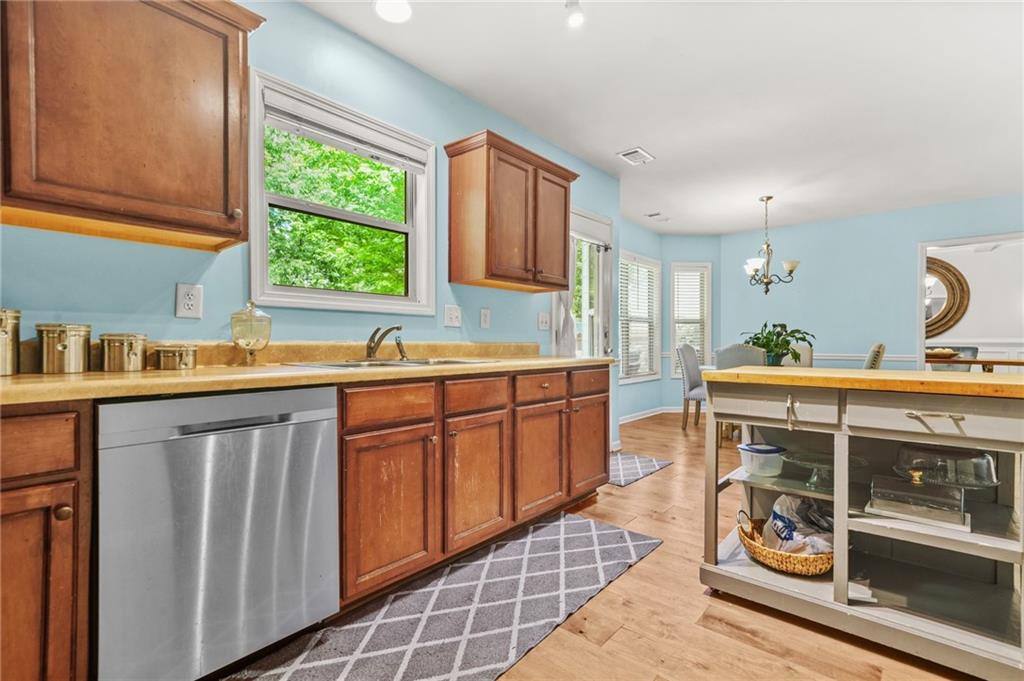 1326 Castleberry Drive, Buford, Georgia image 12
