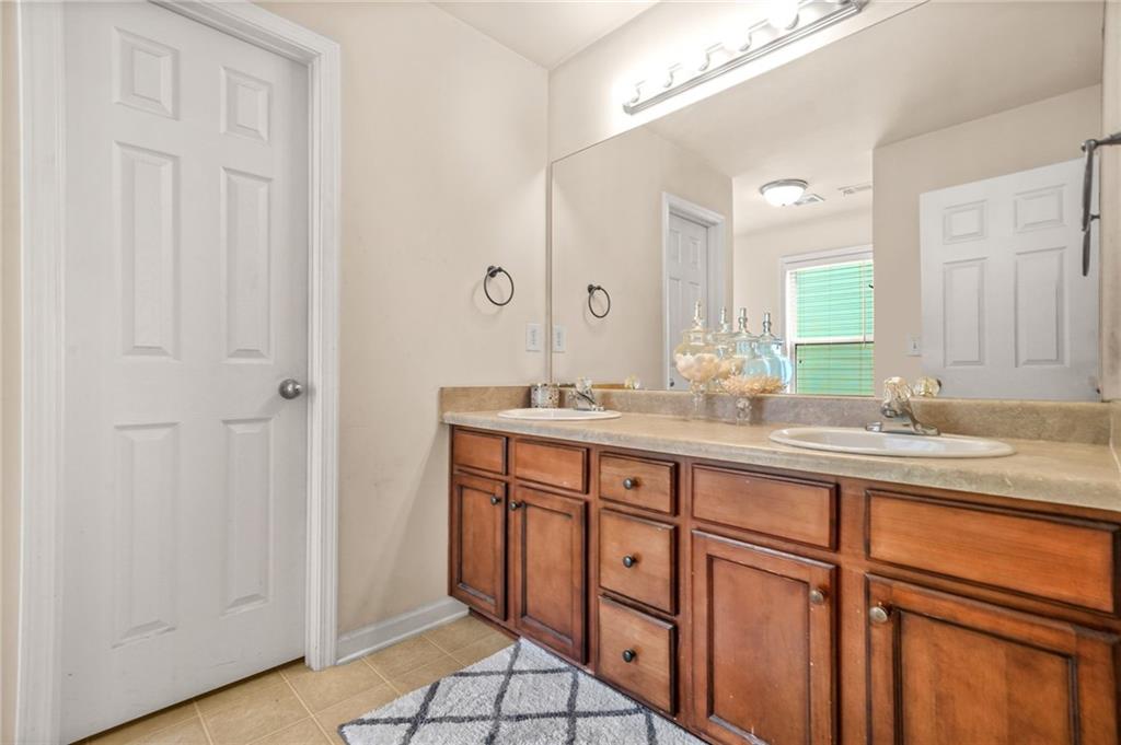1326 Castleberry Drive, Buford, Georgia image 24