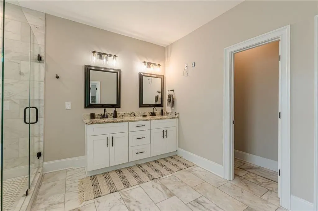 Atlanta, Georgia 30316, United States, 5 Bedrooms Bedrooms, ,4 BathroomsBathrooms,Residential,Pending,250957