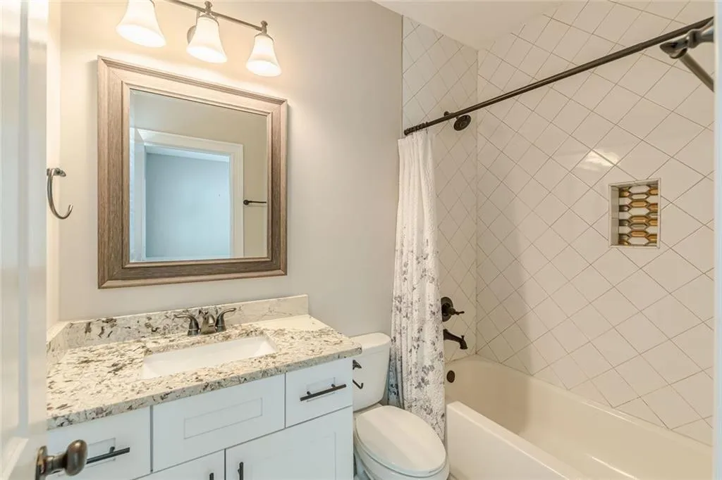 Atlanta, Georgia 30316, United States, 5 Bedrooms Bedrooms, ,4 BathroomsBathrooms,Residential,Pending,250957