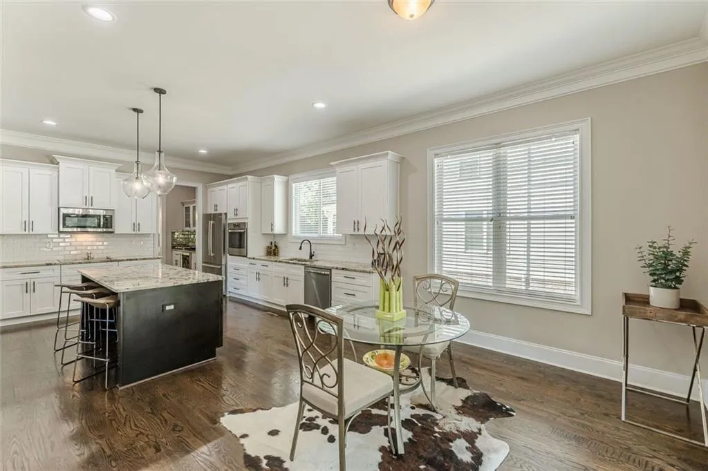 Atlanta, Georgia 30316, United States, 5 Bedrooms Bedrooms, ,4 BathroomsBathrooms,Residential,Pending,250957