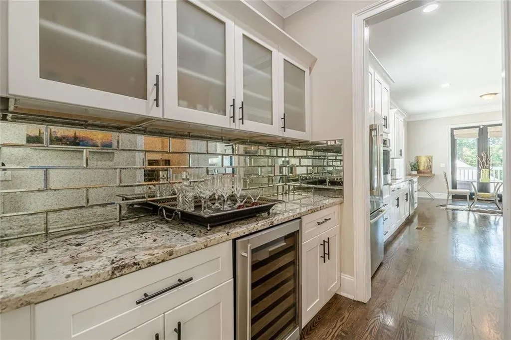 Atlanta, Georgia 30316, United States, 5 Bedrooms Bedrooms, ,4 BathroomsBathrooms,Residential,Pending,250957