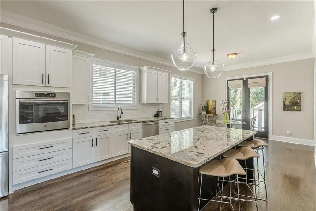 Atlanta, Georgia 30316, United States, 5 Bedrooms Bedrooms, ,4 BathroomsBathrooms,Residential,Pending,250957