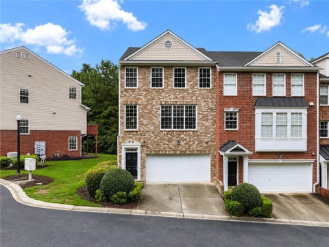 Townhouse For Sale - 4658 Creekside Villas Way<br/> Smyrna, GA 30082
