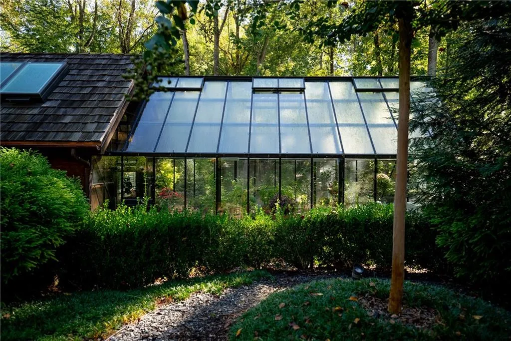 Marietta, Georgia 30066, United States, 6 Bedrooms Bedrooms, ,6 BathroomsBathrooms,Residential,Active,110480