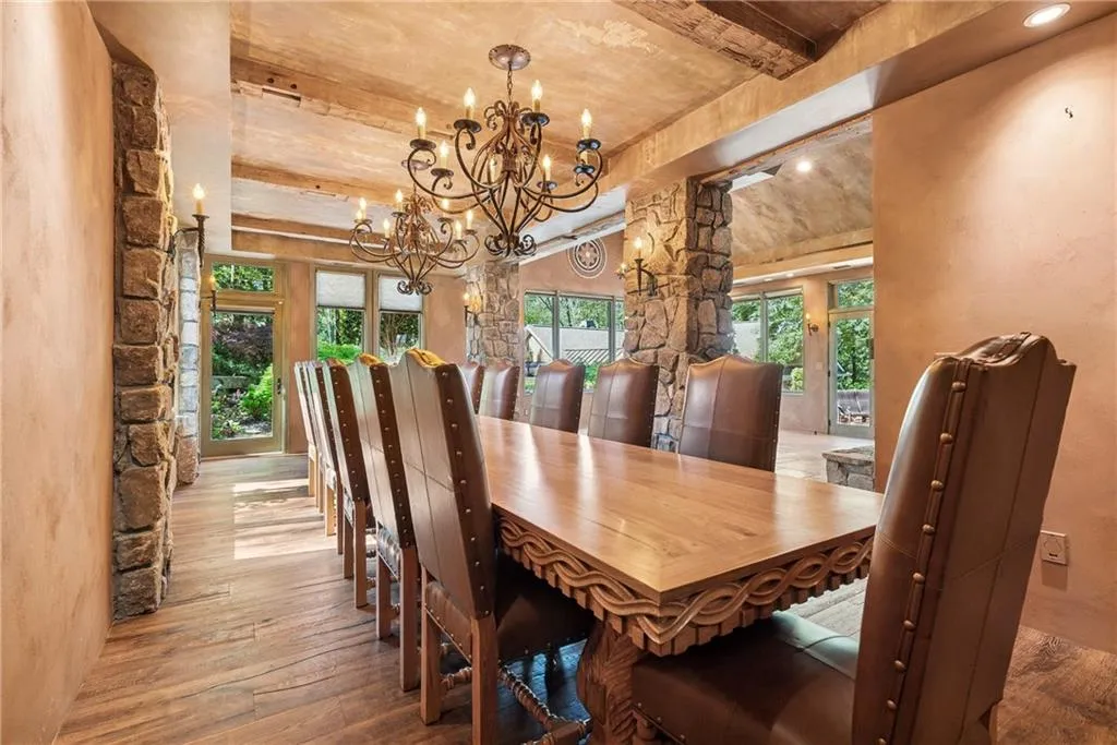 Marietta, Georgia 30066, United States, 6 Bedrooms Bedrooms, ,6 BathroomsBathrooms,Residential,Active,110480